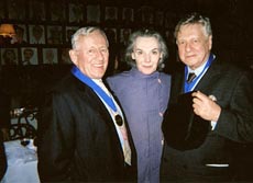 2004: Inductees Len Cariou and Brian Murray flank mistress of ceremonies and Hall member Marian Seldes