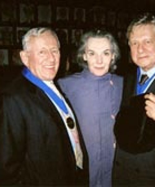 2004: Inductees Len Cariou and Brian Murray flank mistress of ceremonies and Hall member Marian Seldes